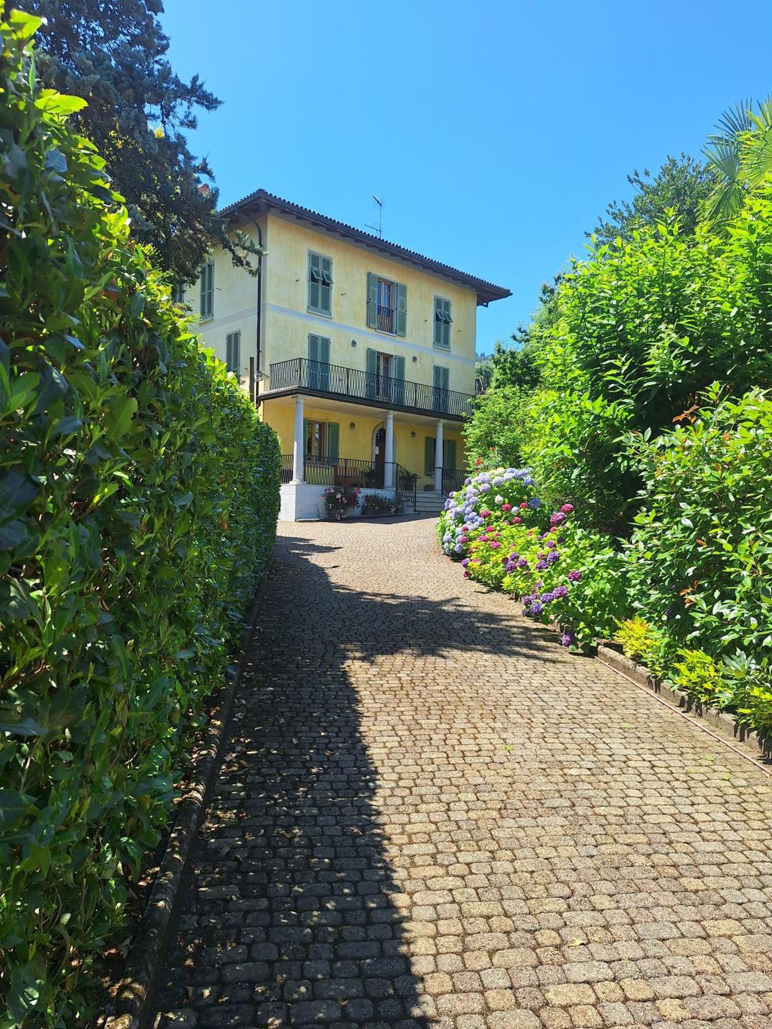 La Con Vista Al Secondo Piano Della Isabella Affittacamere Stresa